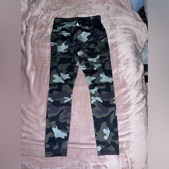 Reebok capris, size small, camo - Picture 2 of 2